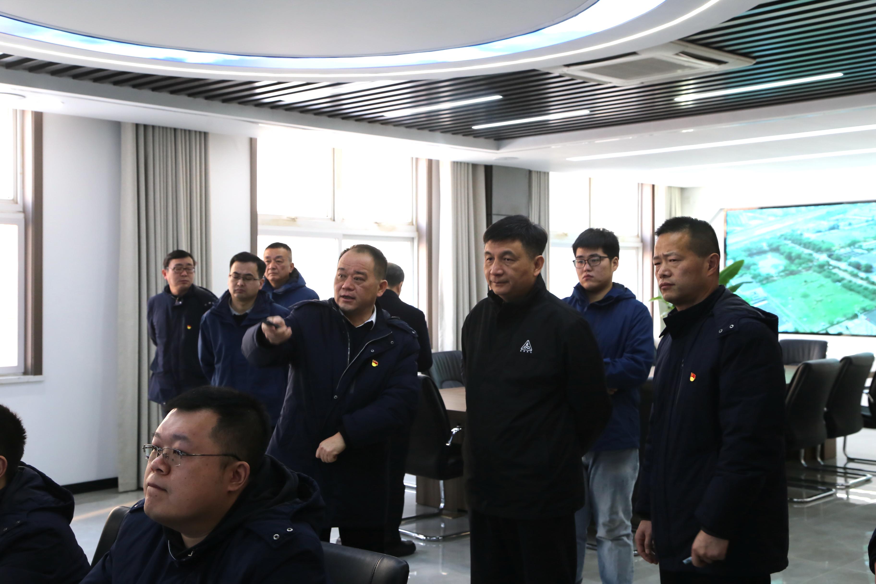 胡明文到市供水有限公司調(diào)研慰問